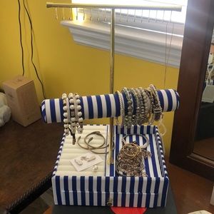 Bow and sprig jewelry holder